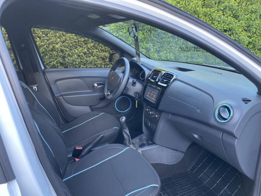 RENAULT - SANDERO - 2017/2018 - Branca - R$ 43.900,00
