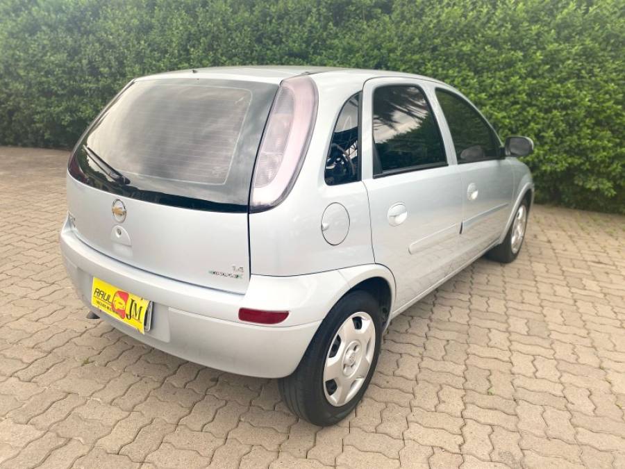 CHEVROLET - CORSA - 2010/2011 - Prata - R$ 30.900,00