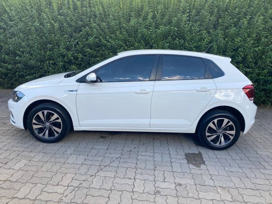 VOLKSWAGEN - POLO - 2018/2019 - Branca - R$ 68.900,00