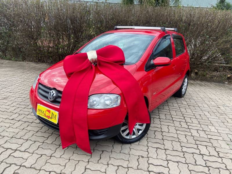 VOLKSWAGEN - FOX - 2009/2010 - Vermelha - R$ 26.900,00