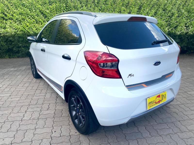 FORD - KA - 2017/2018 - Branca - R$ 46.900,00