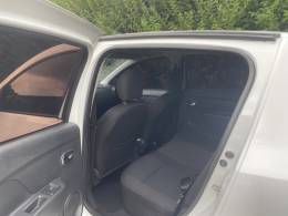 RENAULT - SANDERO - 2015/2015 - Branca - R$ 42.900,00