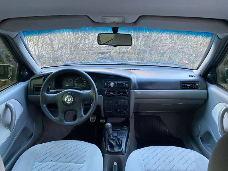VOLKSWAGEN - SANTANA - 2002/2002 - Cinza - R$ 25.900,00
