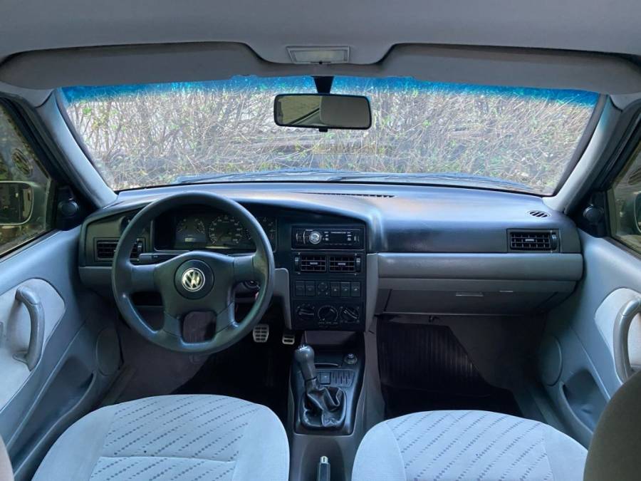 VOLKSWAGEN - SANTANA - 2002/2002 - Cinza - R$ 25.900,00