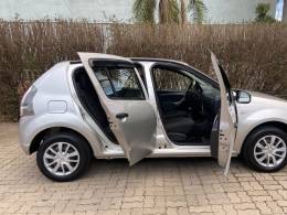 RENAULT - SANDERO - 2013/2014 - Prata - R$ 32.900,00