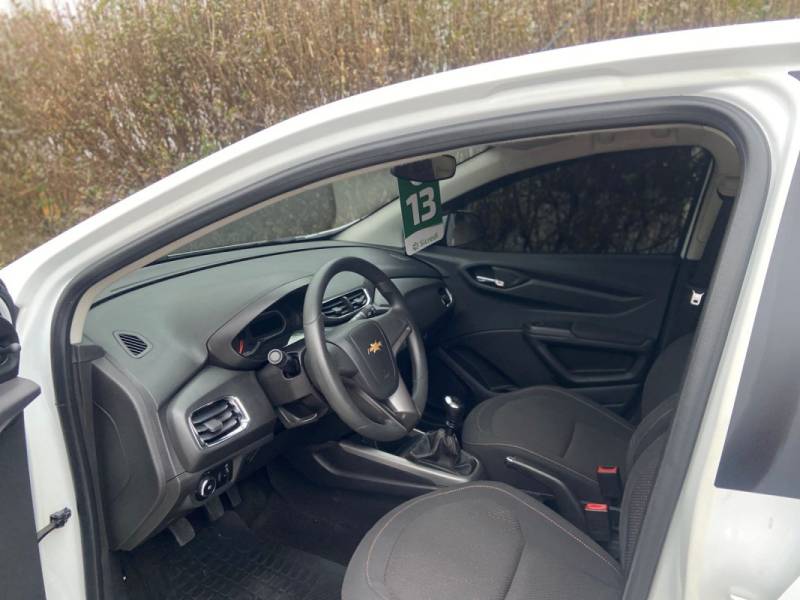 CHEVROLET - ONIX - 2013/2013 - Branca - R$ 43.900,00