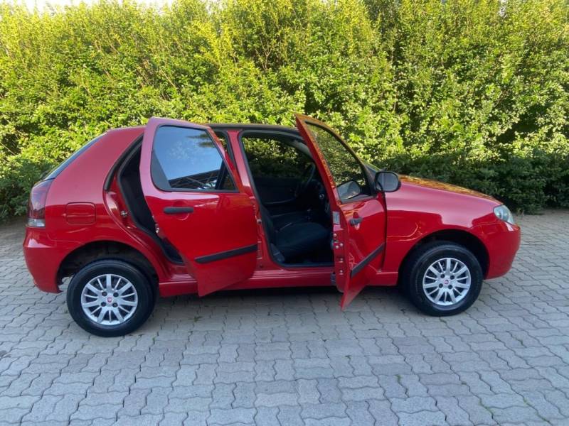 FIAT - PALIO - 2011/2012 - Vermelha - R$ 27.900,00