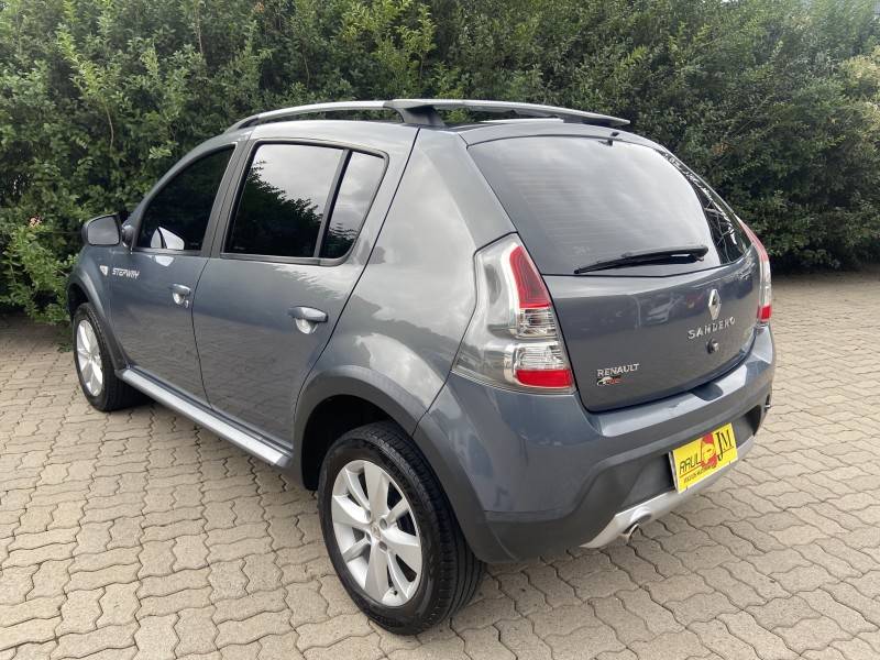 RENAULT - SANDERO - 2013/2014 - Cinza - R$ 42.900,00