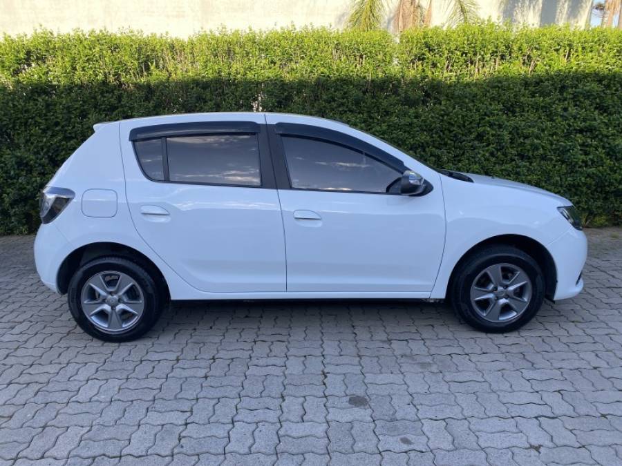 RENAULT - SANDERO - 2017/2018 - Branca - R$ 43.900,00