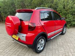 VOLKSWAGEN - CROSSFOX - 2010/2011 - Vermelha - R$ 43.900,00