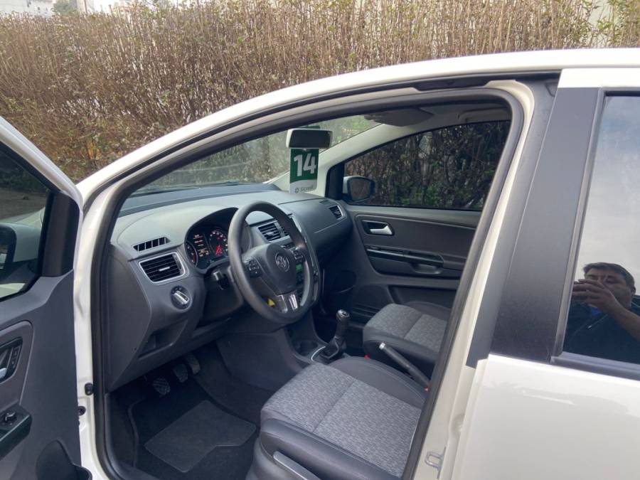 VOLKSWAGEN - FOX - 2013/2014 - Branca - R$ 42.900,00