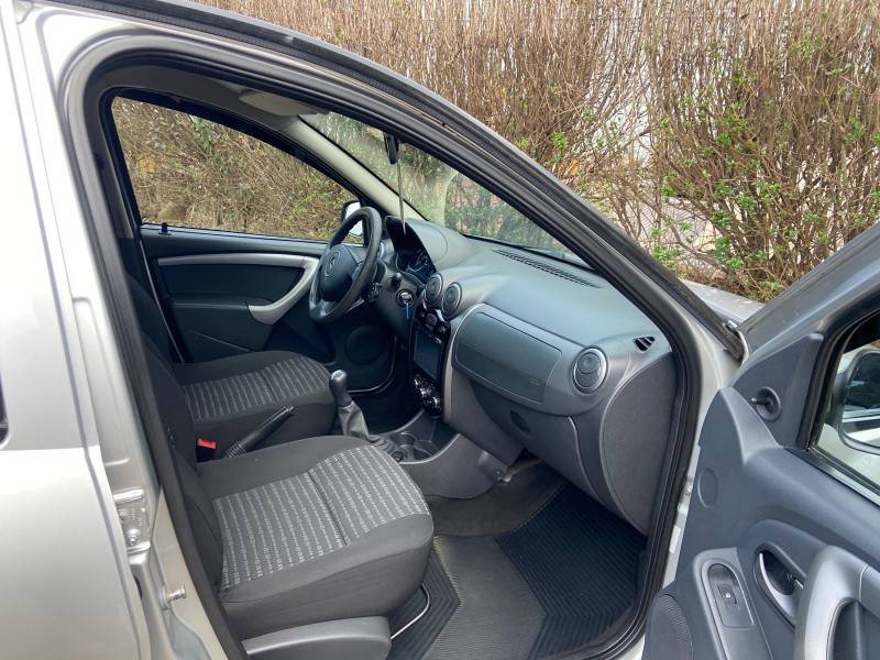 RENAULT - SANDERO - 2013/2014 - Prata - R$ 32.900,00