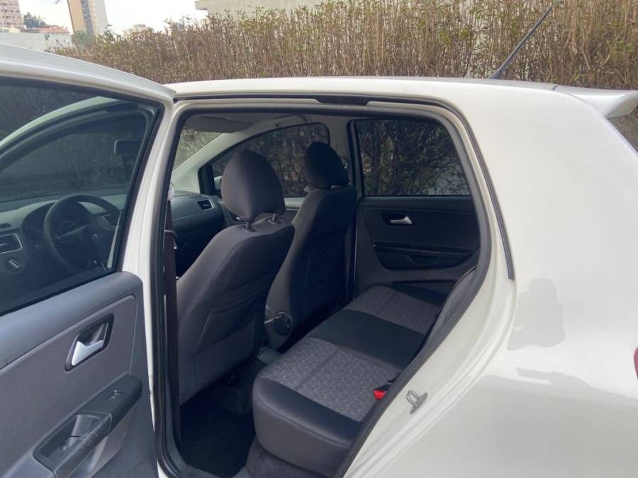 VOLKSWAGEN - FOX - 2013/2014 - Branca - R$ 42.900,00