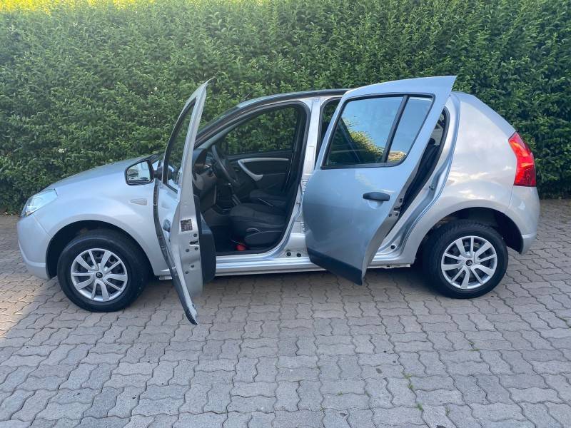 RENAULT - SANDERO - 2009/2010 - Prata - R$ 27.900,00