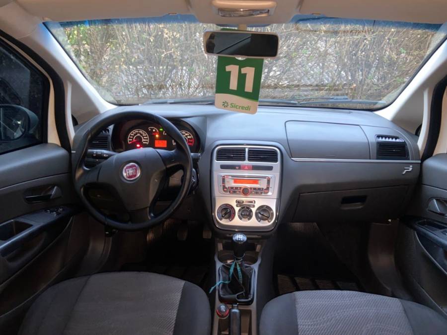 FIAT - PUNTO - 2011/2011 - Branca - R$ 37.900,00