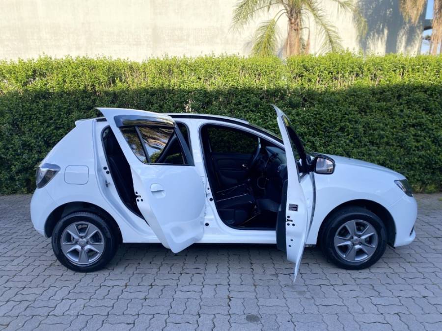 RENAULT - SANDERO - 2017/2018 - Branca - R$ 43.900,00