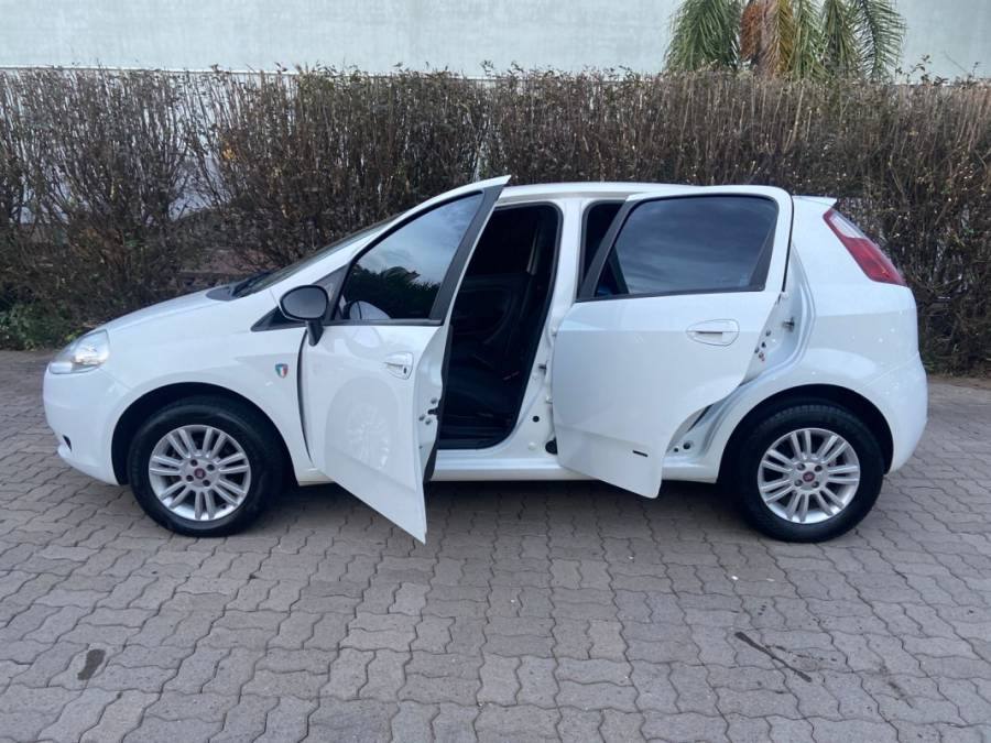 FIAT - PUNTO - 2011/2011 - Branca - R$ 37.900,00