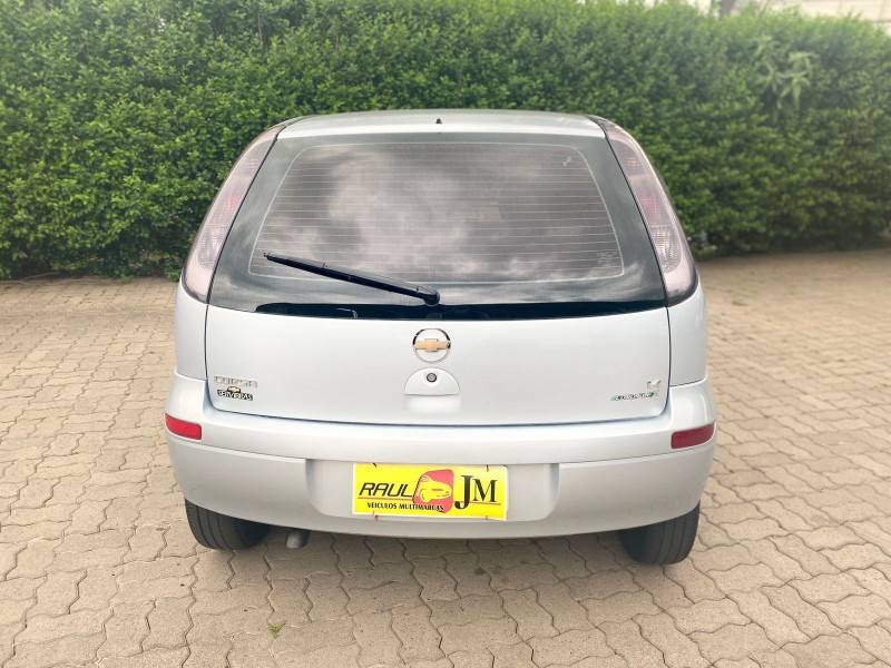 CHEVROLET - CORSA - 2010/2011 - Prata - R$ 30.900,00