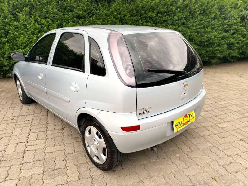 CHEVROLET - CORSA - 2010/2011 - Prata - R$ 30.900,00